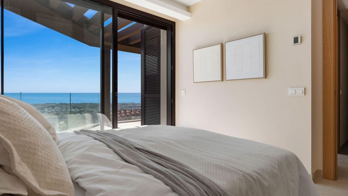 4 bedroom Semi-detached Villa for sale in Benahavis with pool garage - € 1,850,000 (Ref: 9509583)