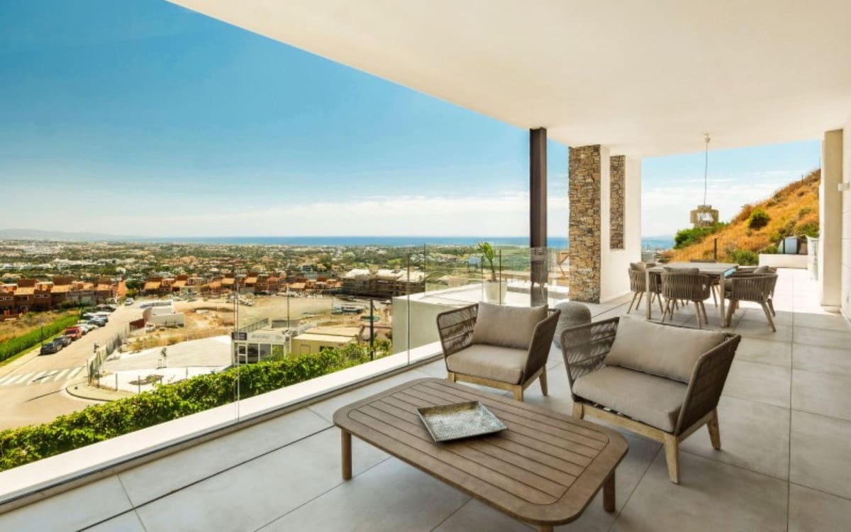 4 bedroom Semi-detached Villa for sale in Benahavis with pool garage - € 1,850,000 (Ref: 9509584)