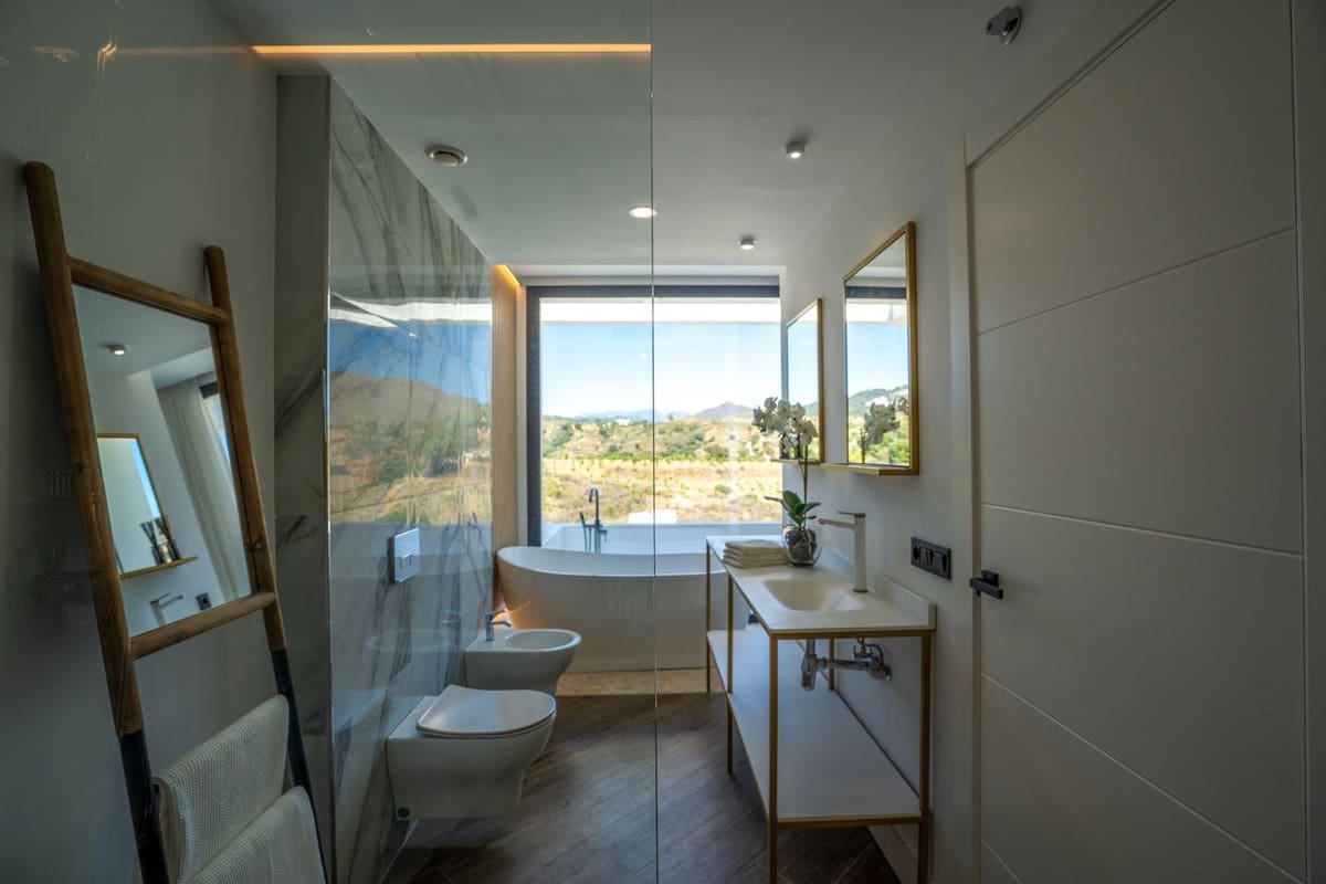 4 bedroom Villa for sale in Mijas with pool - € 1,150,000 (Ref: 9509586)