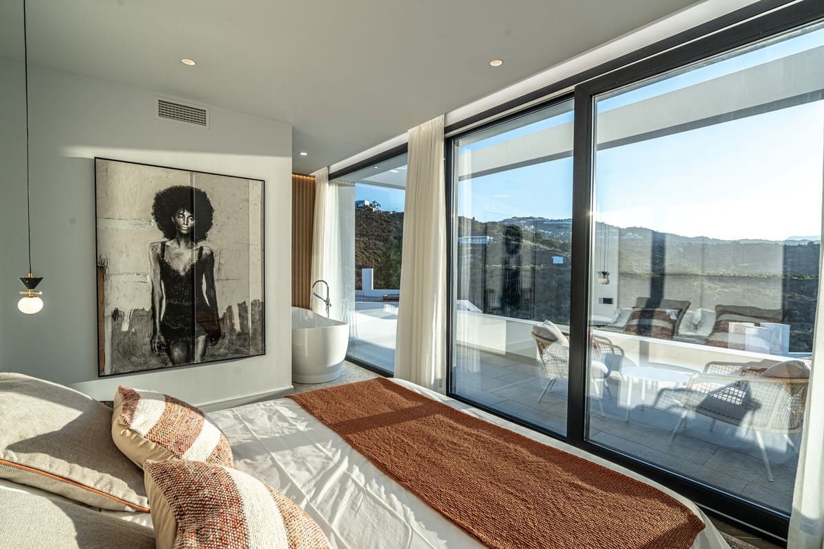 4 bedroom Villa for sale in Mijas with pool - € 1,150,000 (Ref: 9509586)