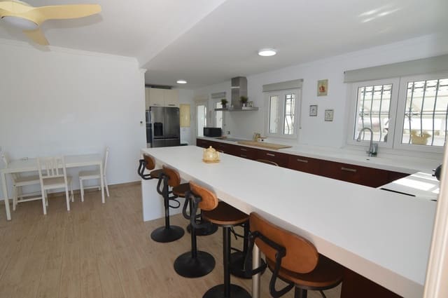 5 sypialnia Willa na sprzedaż w Marbella z basenem garażem - 1 250 000 € (Ref: 9509587)