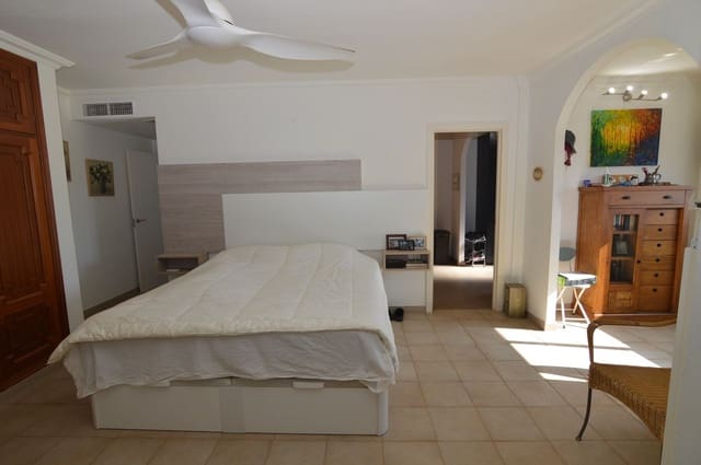 5 sypialnia Willa na sprzedaż w Marbella z basenem garażem - 1 250 000 € (Ref: 9509587)