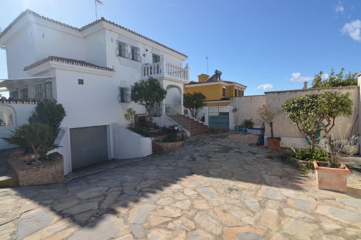 5 slaapkamer Villa te koop in Marbella met zwembad garage - € 1.250.000 (Ref: 9509587)