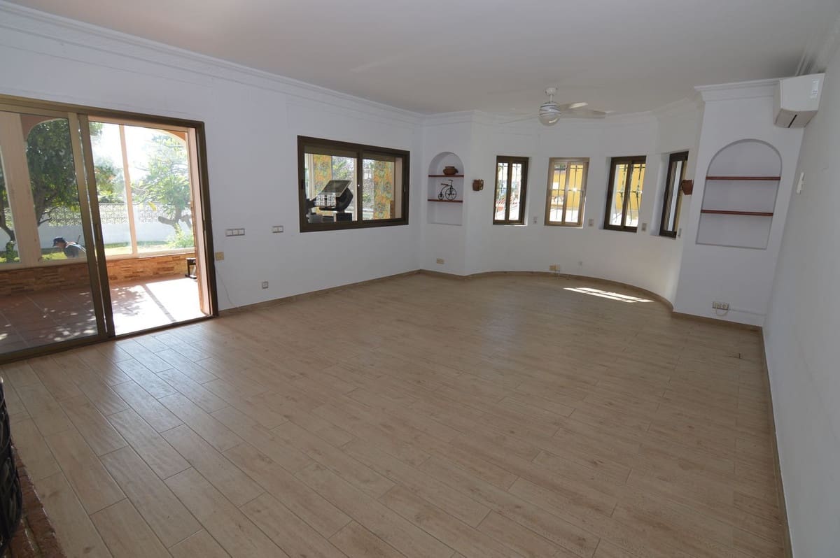 5 slaapkamer Villa te koop in Marbella met zwembad garage - € 1.250.000 (Ref: 9509587)