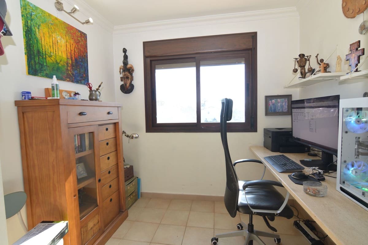 5 slaapkamer Villa te koop in Marbella met zwembad garage - € 1.250.000 (Ref: 9509587)