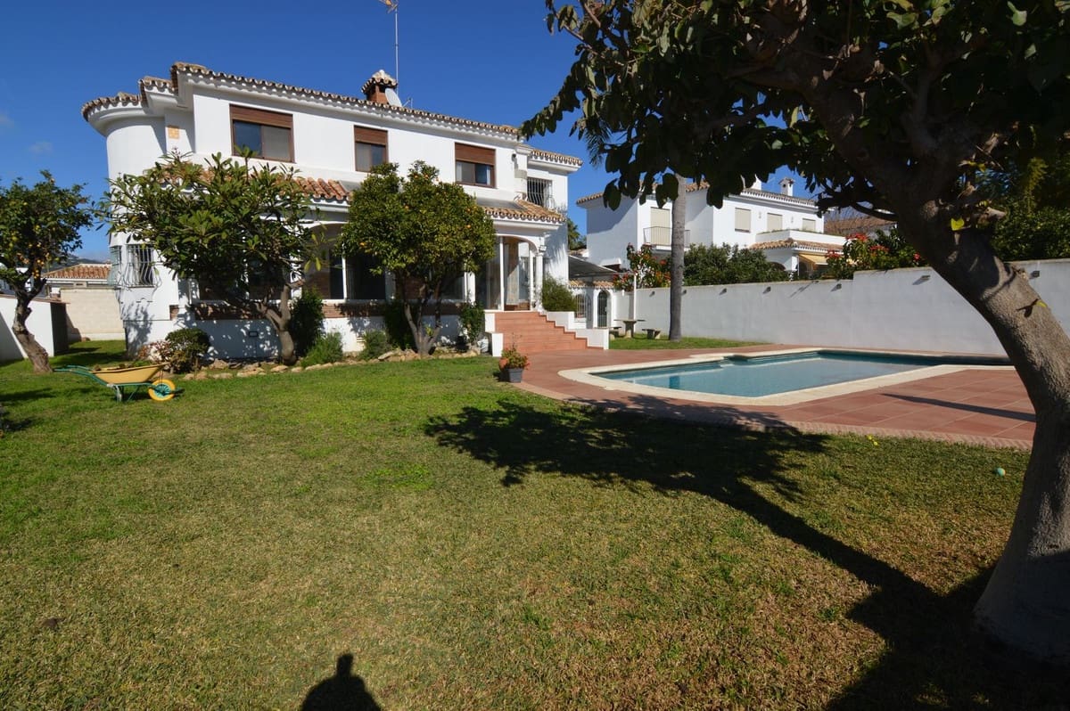 5 slaapkamer Villa te koop in Marbella met zwembad garage - € 1.250.000 (Ref: 9509587)