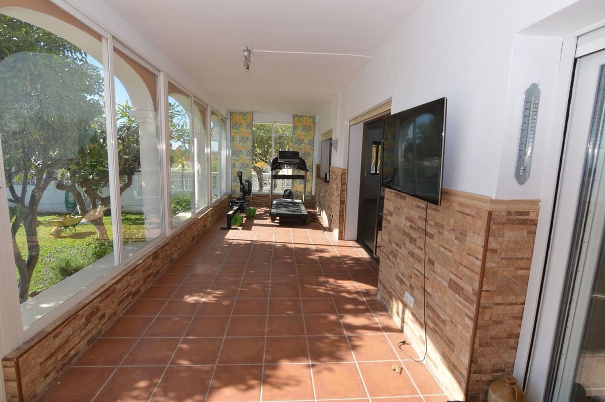 5 slaapkamer Villa te koop in Marbella met zwembad garage - € 1.250.000 (Ref: 9509587)