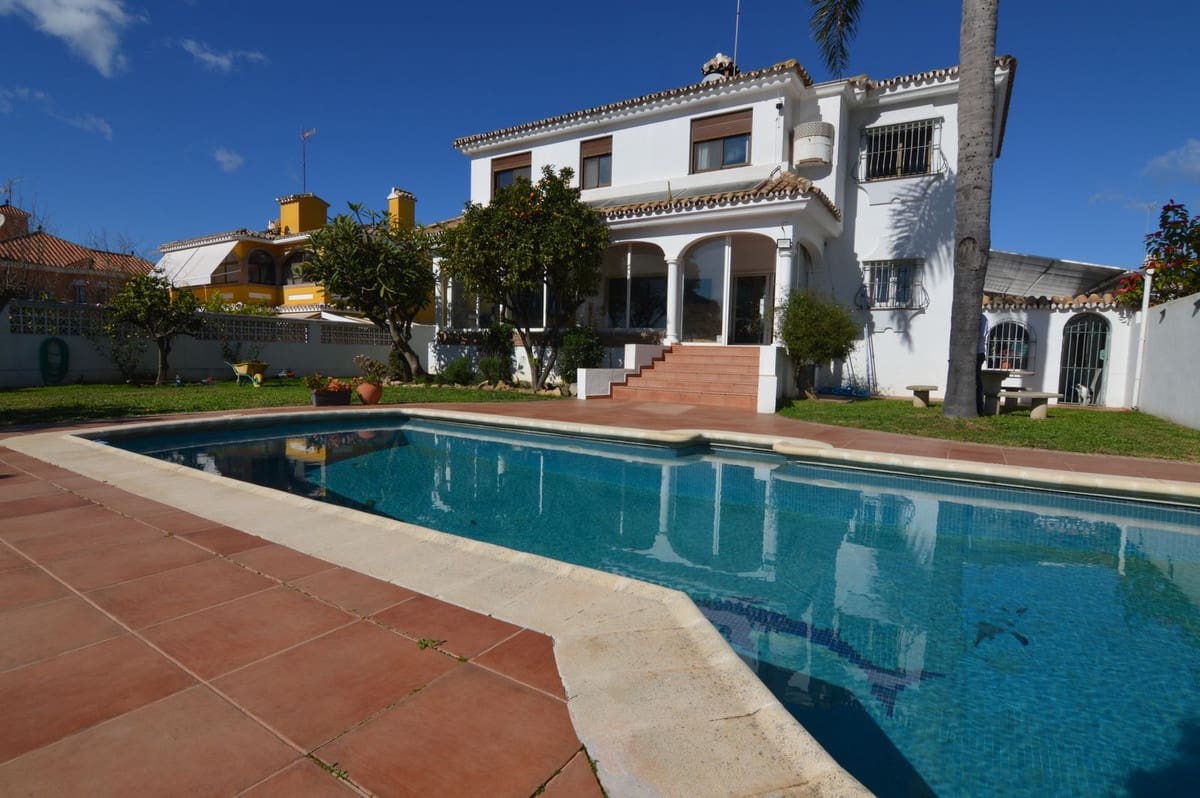 5 slaapkamer Villa te koop in Marbella met zwembad garage - € 1.250.000 (Ref: 9509587)