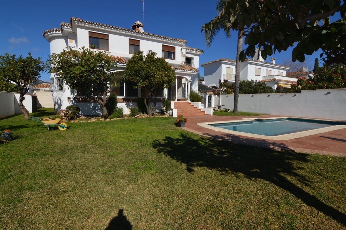 5 slaapkamer Villa te koop in Marbella met zwembad garage - € 1.250.000 (Ref: 9509587)