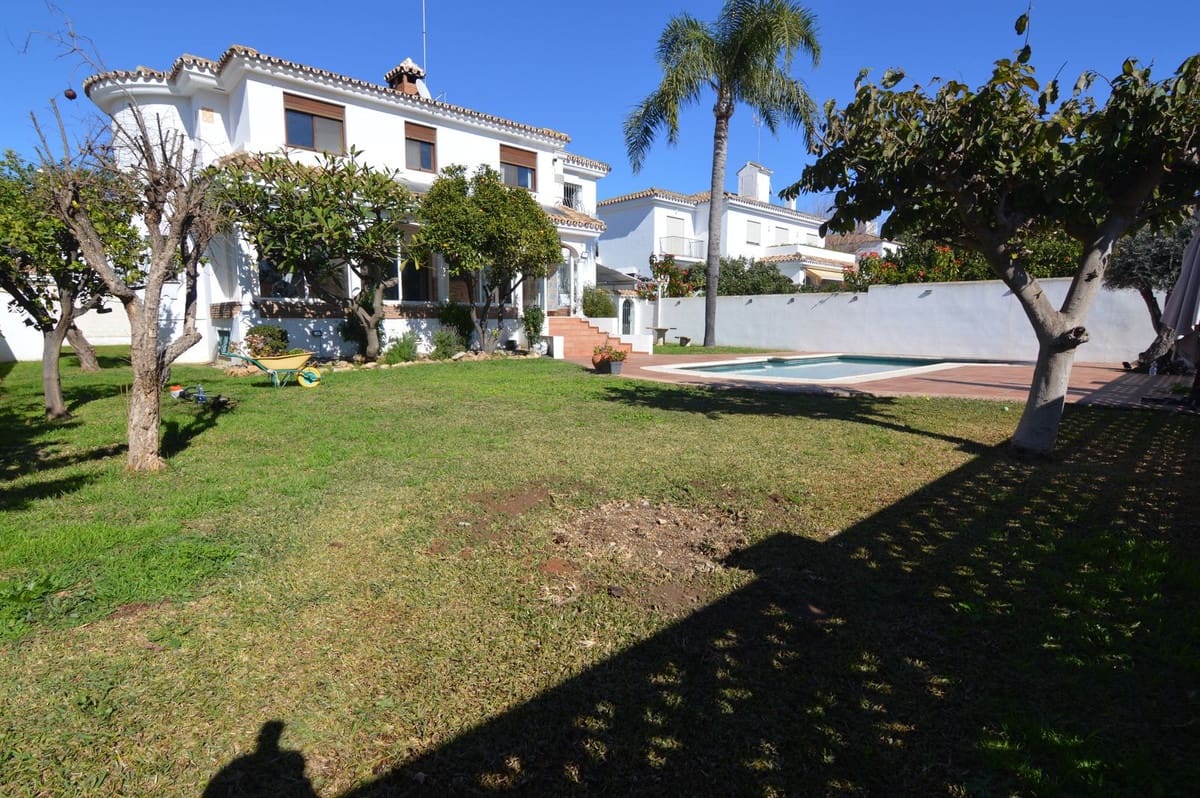 5 slaapkamer Villa te koop in Marbella met zwembad garage - € 1.250.000 (Ref: 9509587)