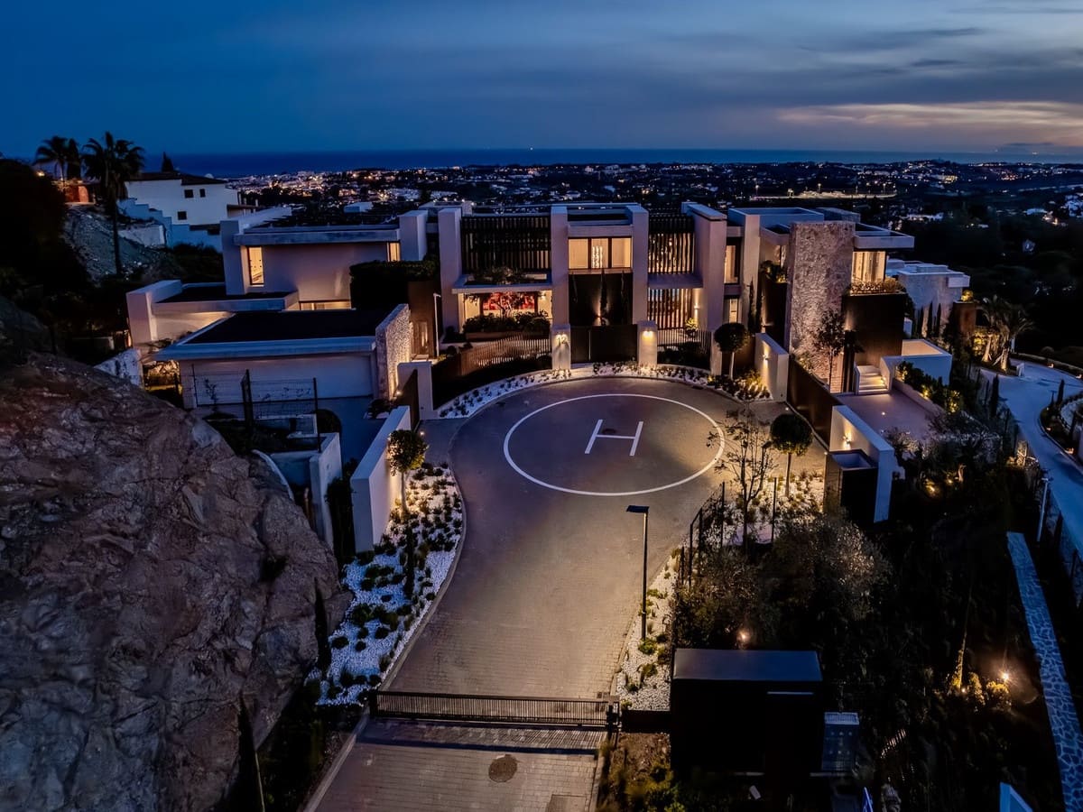 8 bedroom Villa for sale in Benahavis with pool garage - € 19,850,000 (Ref: 9509589)