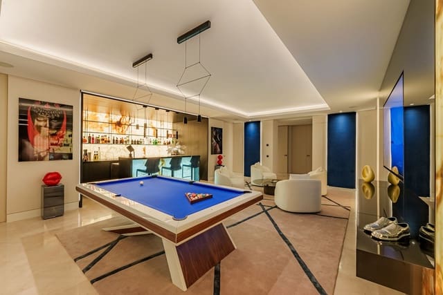 8 soverom Villa til salgs i Benahavís med svømmebasseng garasje - € 19 850 000 (Ref: 9509589)