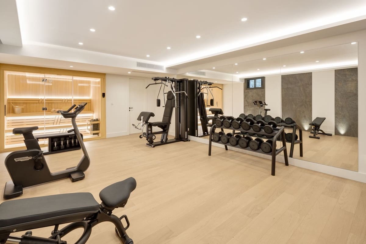 5 bedroom Villa for sale in Marbella with pool garage - € 6,250,000 (Ref: 9509590)