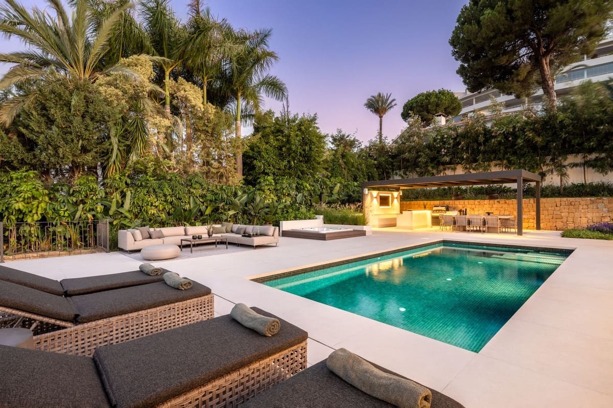 5 bedroom Villa for sale in Marbella with pool garage - € 6,250,000 (Ref: 9509590)