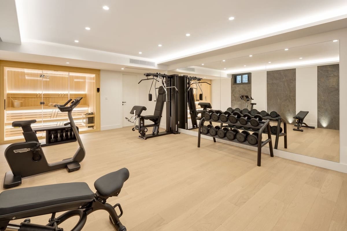 5 bedroom Villa for sale in Marbella with pool garage - € 6,250,000 (Ref: 9509590)