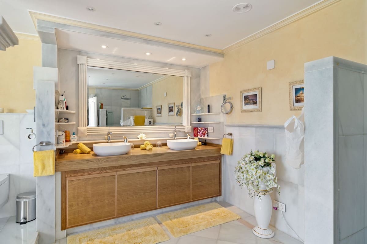 6 bedroom Villa for sale in Marbella with pool garage - € 6,900,000 (Ref: 9509591)