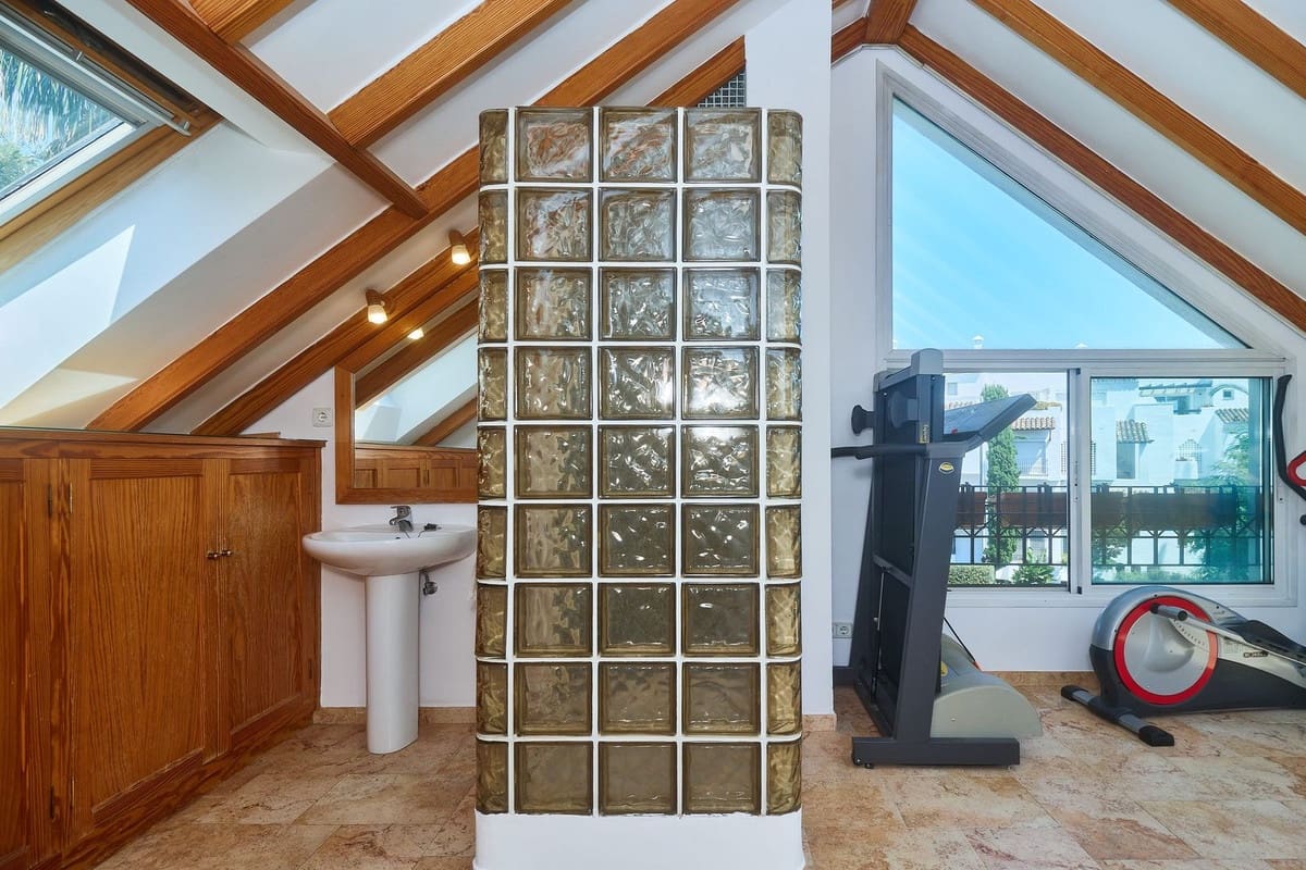 3 soverom Hus til salgs i Marbella med svømmebasseng garasje - € 1 750 000 (Ref: 9509592)