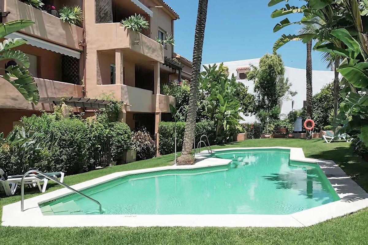 2 sypialnia Apartament na sprzedaż w Marbella z basenem - 599 000 € (Ref: 9509595)