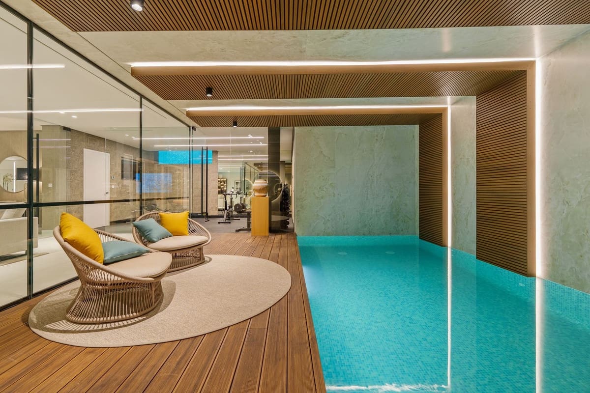 6 bedroom Villa for sale in La Quinta with pool garage - € 7,450,000 (Ref: 9509602)