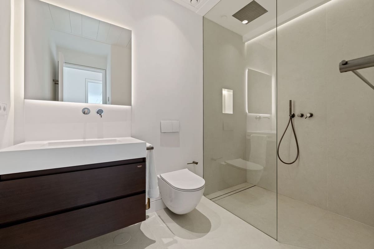 6 bedroom Villa for sale in La Quinta with pool garage - € 7,450,000 (Ref: 9509602)