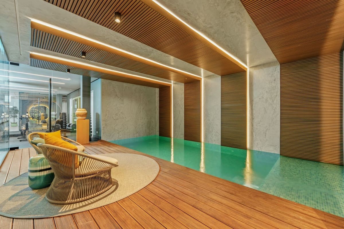 6 bedroom Villa for sale in La Quinta with pool garage - € 7,450,000 (Ref: 9509602)