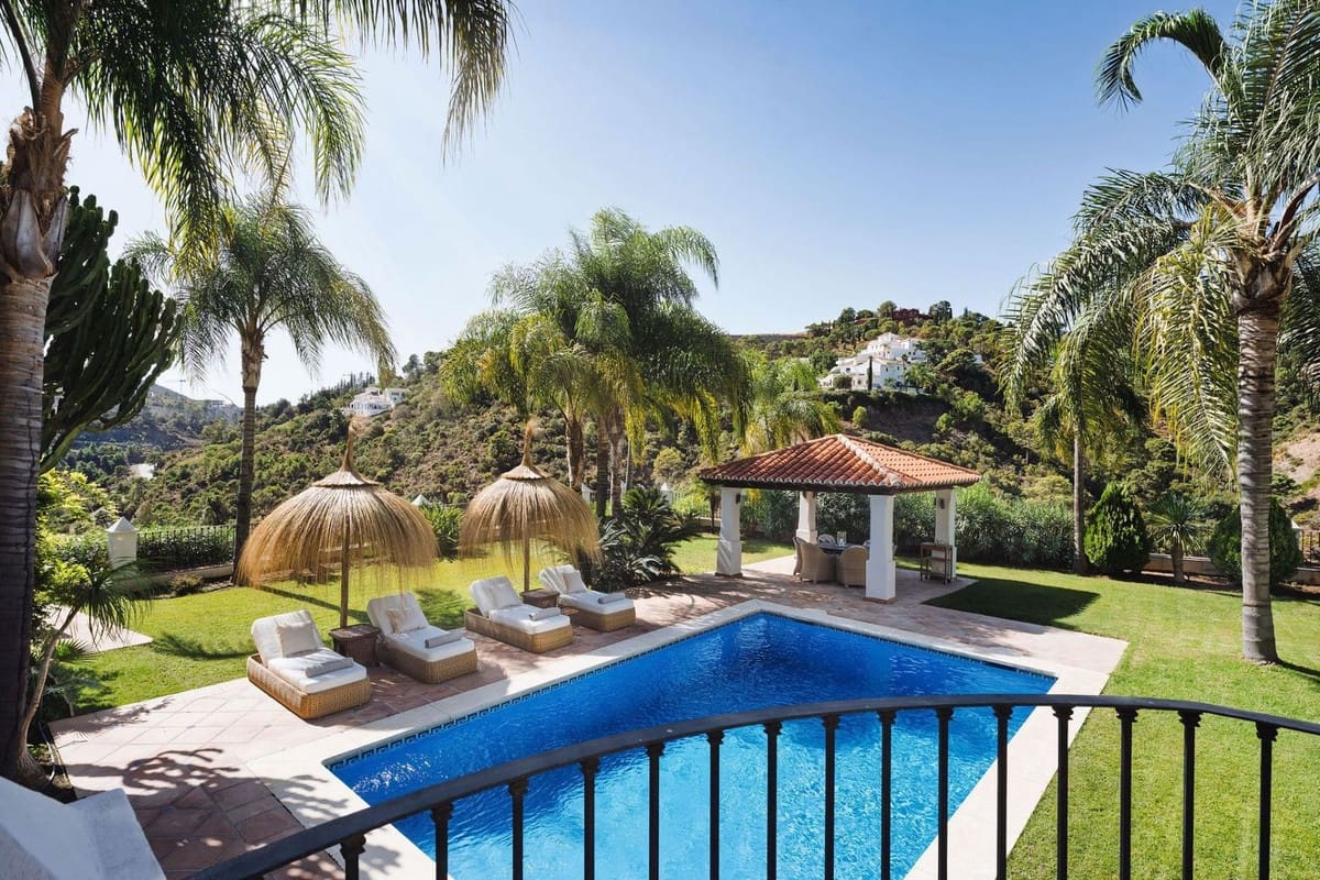 4 bedroom Villa for sale in Benahavis with pool garage - € 4,500,000 (Ref: 9509605)