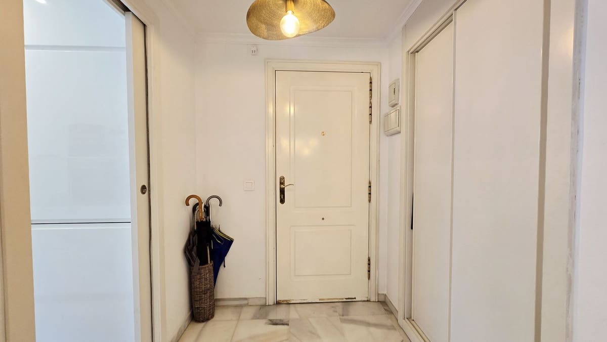 2 soverom Leilighet til salgs i Nueva Andalucia med svømmebasseng - € 385 000 (Ref: 9509609)