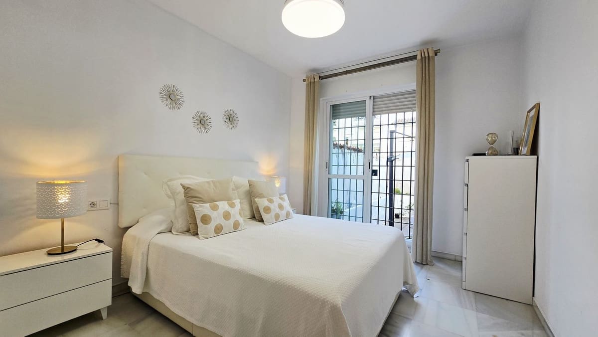 2 soverom Leilighet til salgs i Nueva Andalucia med svømmebasseng - € 385 000 (Ref: 9509609)