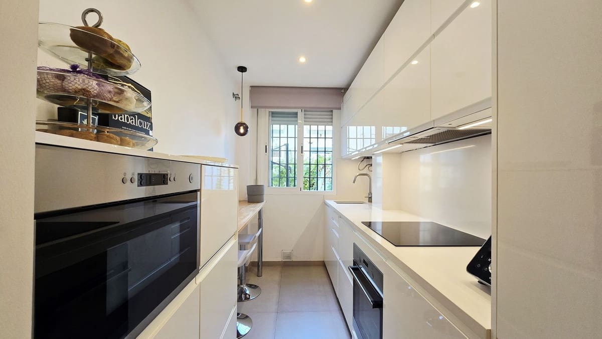 2 soverom Leilighet til salgs i Nueva Andalucia med svømmebasseng - € 385 000 (Ref: 9509609)