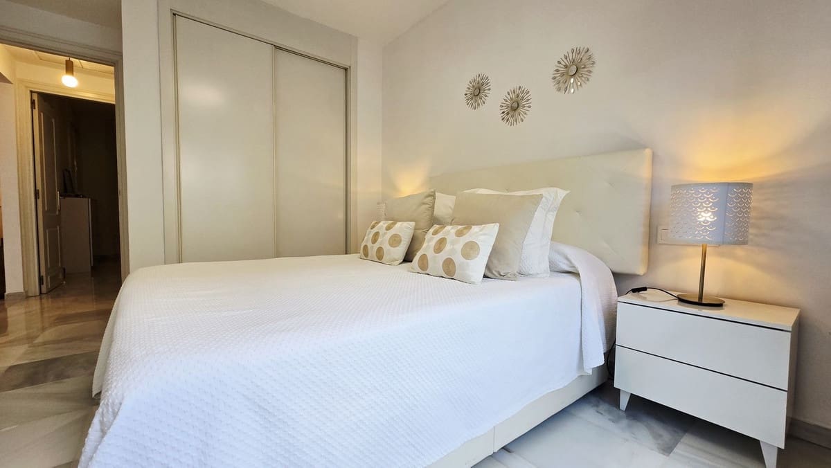 2 soverom Leilighet til salgs i Nueva Andalucia med svømmebasseng - € 385 000 (Ref: 9509609)