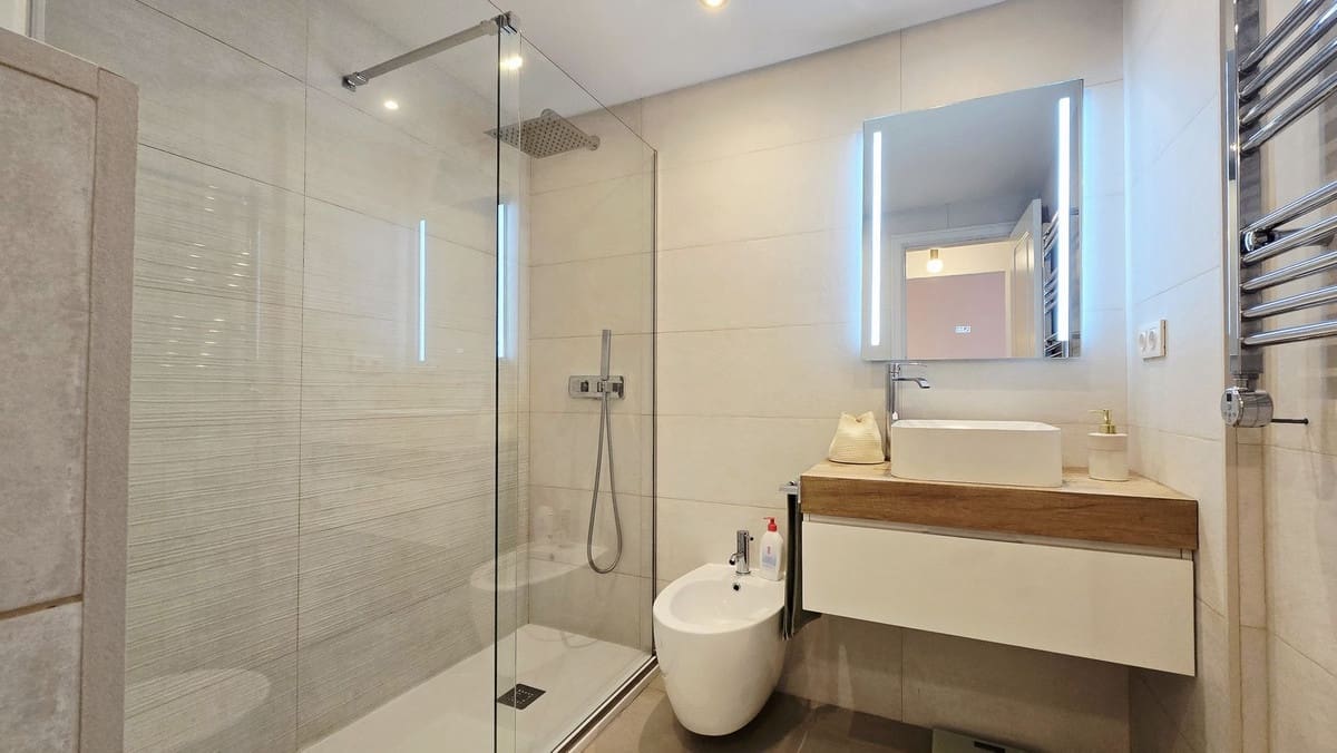 2 soverom Leilighet til salgs i Nueva Andalucia med svømmebasseng - € 385 000 (Ref: 9509609)