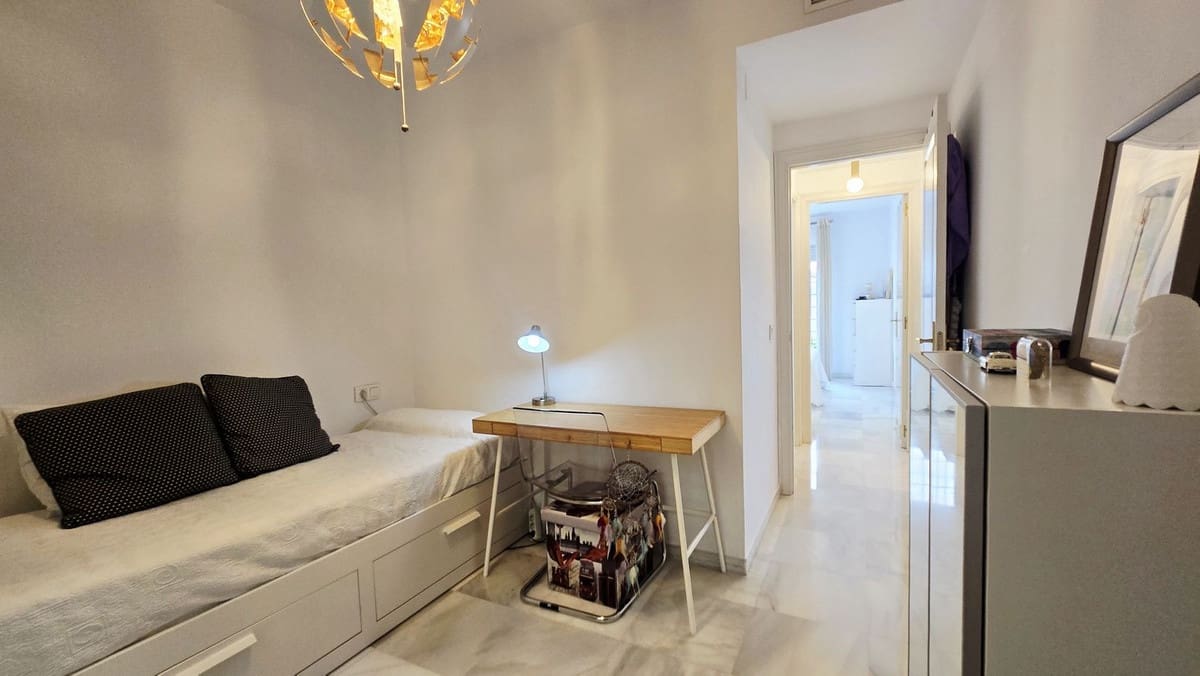 2 soverom Leilighet til salgs i Nueva Andalucia med svømmebasseng - € 385 000 (Ref: 9509609)