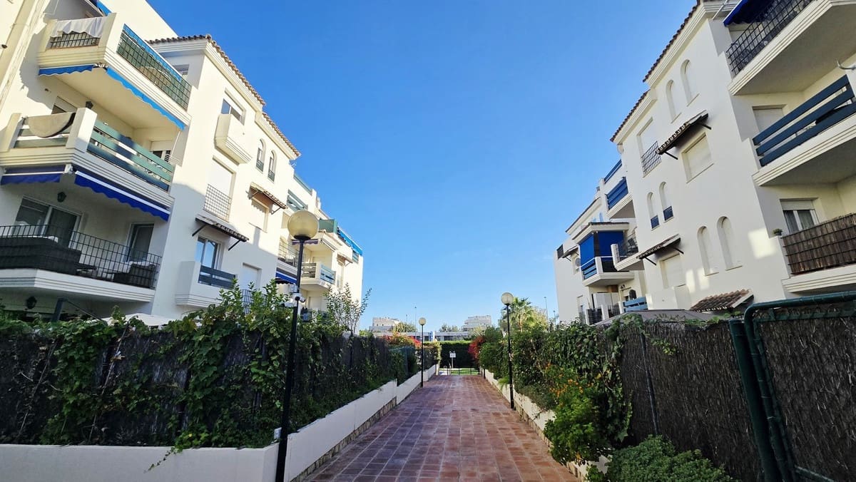 2 soverom Leilighet til salgs i Nueva Andalucia med svømmebasseng - € 385 000 (Ref: 9509609)