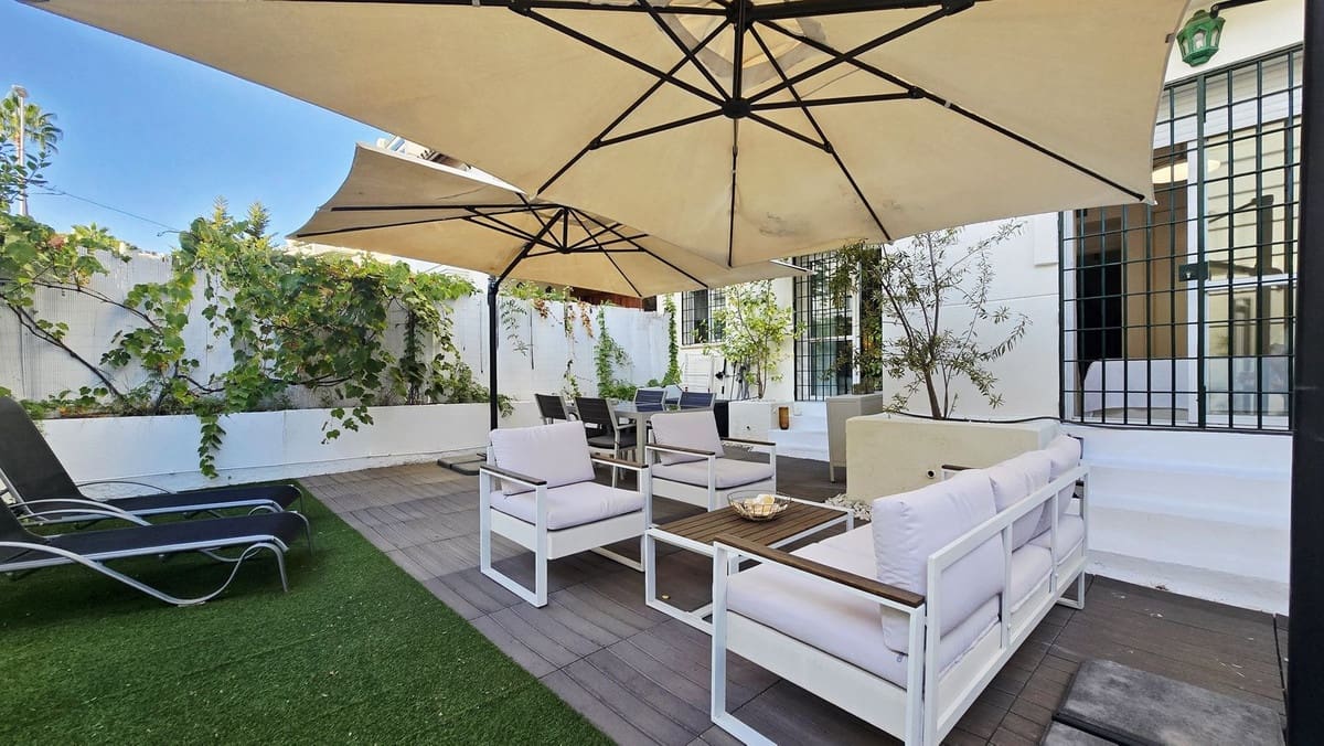 2 soverom Leilighet til salgs i Nueva Andalucia med svømmebasseng - € 385 000 (Ref: 9509609)