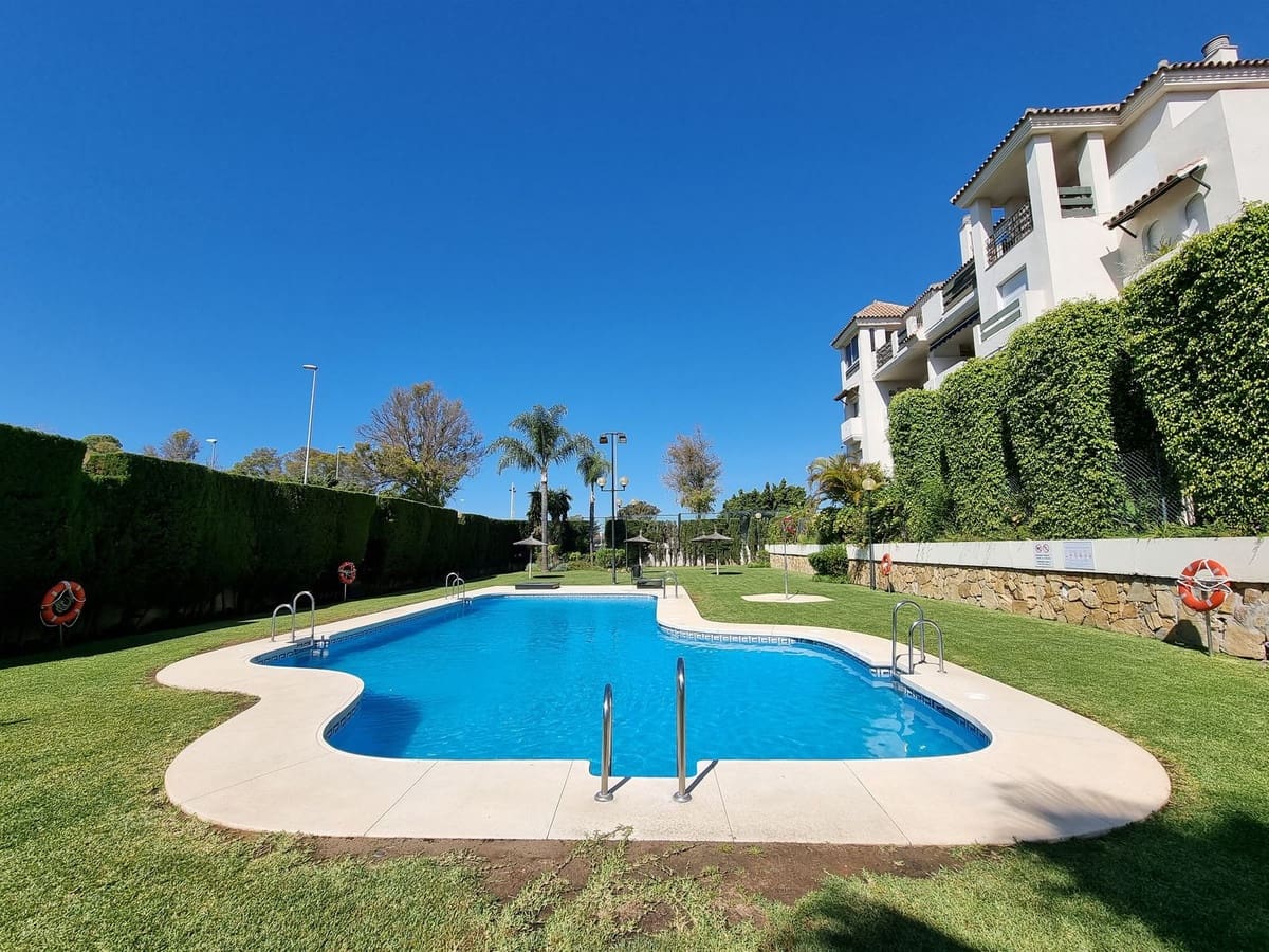 2 soverom Leilighet til salgs i Nueva Andalucia med svømmebasseng - € 385 000 (Ref: 9509609)