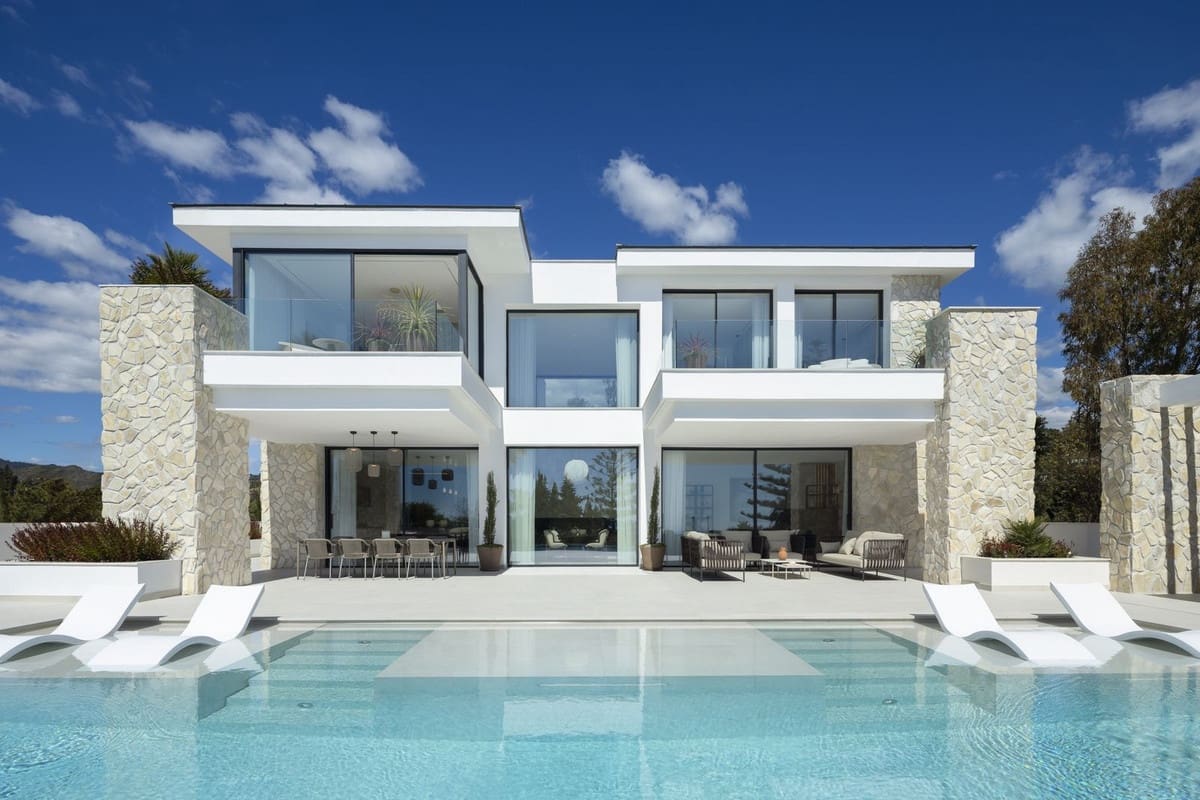 5 bedroom Villa for sale in La Quinta with pool garage - € 5,750,000 (Ref: 9509611)