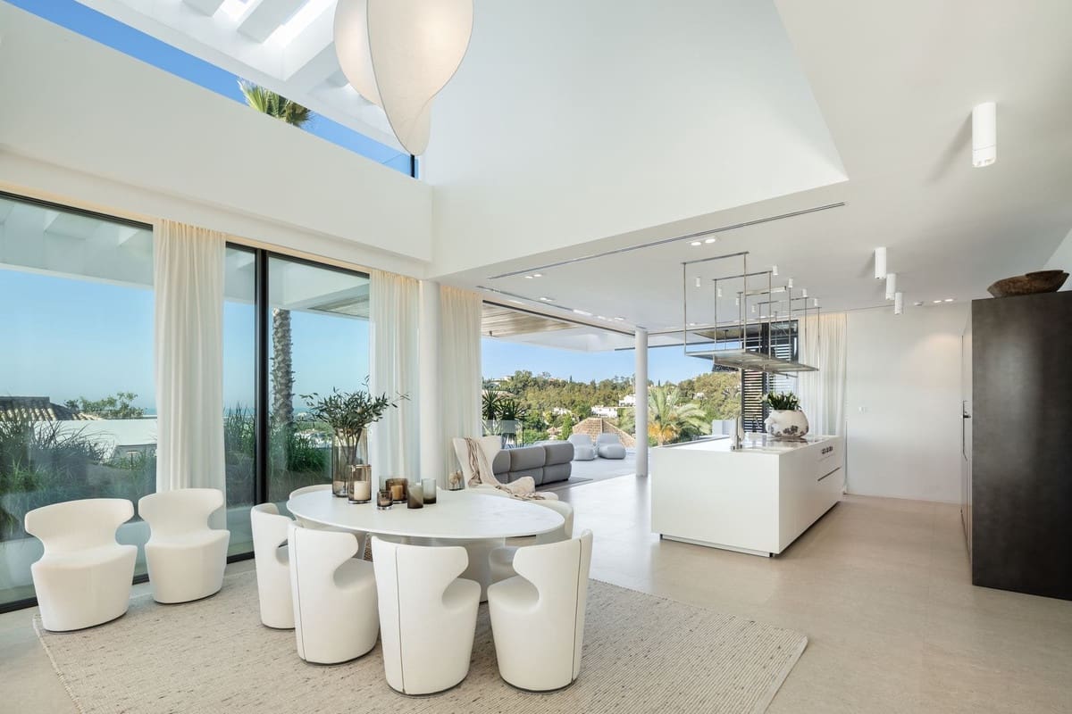 6 bedroom Villa for sale in La Quinta with pool garage - € 6,950,000 (Ref: 9509615)