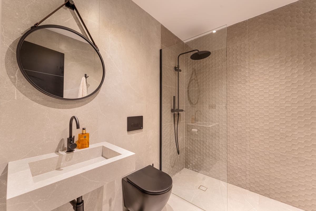 6 bedroom Villa for sale in Estepona with pool garage - € 2,895,000 (Ref: 9509618)