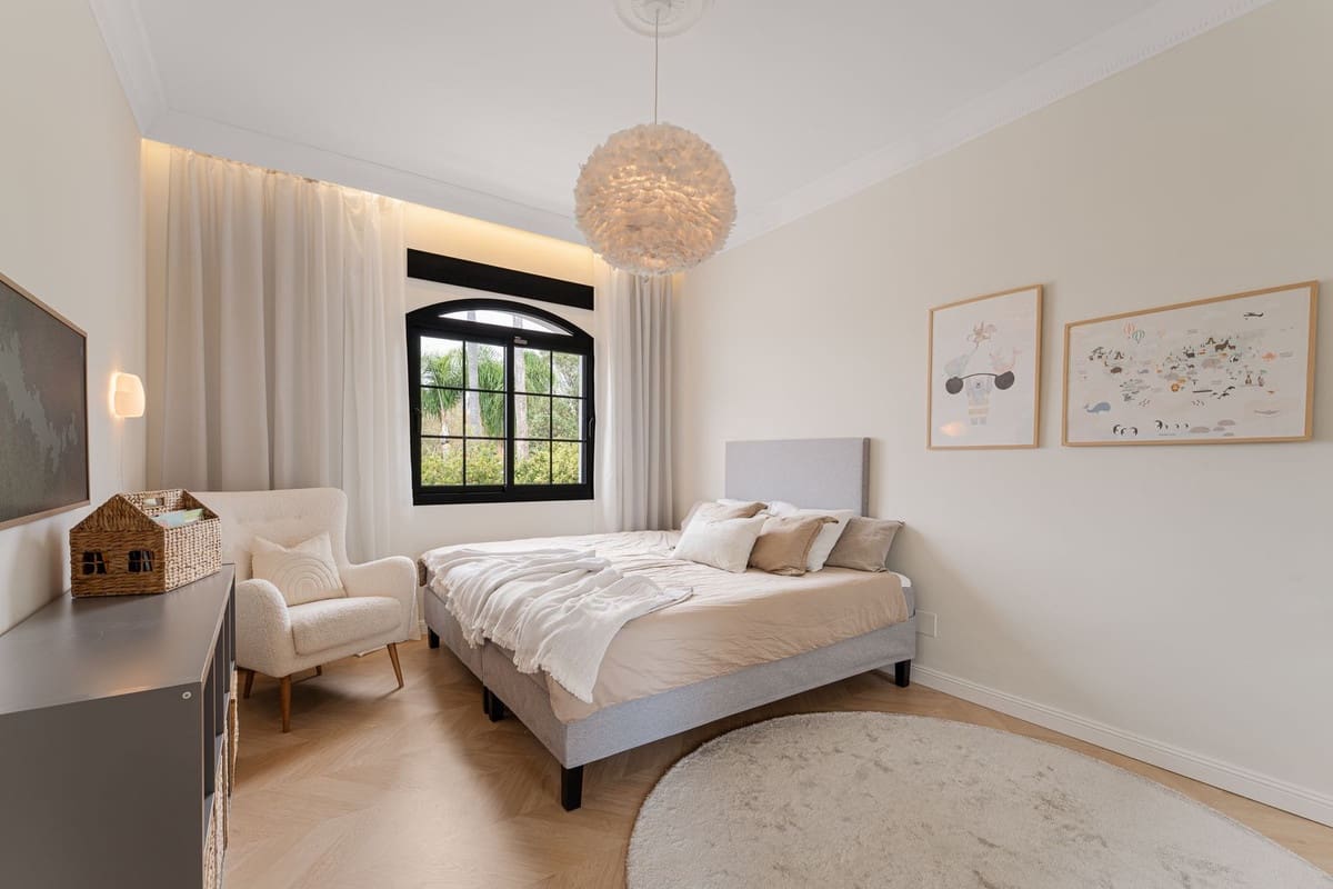 6 sypialnia Willa na sprzedaż w Estepona z basenem garażem - 2 895 000 € (Ref: 9509618)