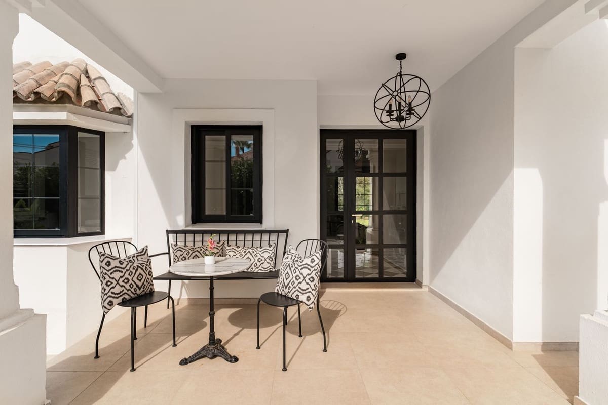 6 sypialnia Willa na sprzedaż w Estepona z basenem garażem - 2 895 000 € (Ref: 9509618)