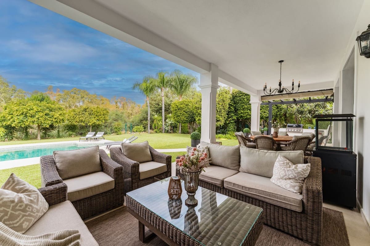 6 sypialnia Willa na sprzedaż w Estepona z basenem garażem - 2 895 000 € (Ref: 9509618)