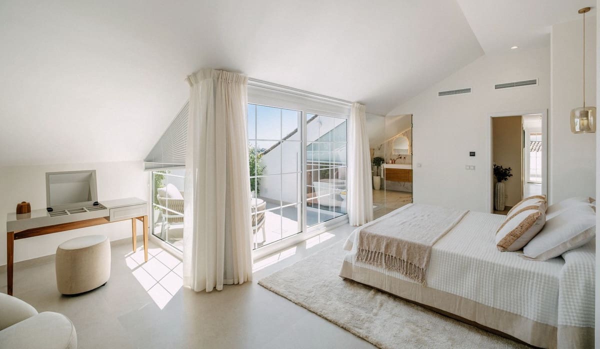 5 soveværelse Penthouse til salg i Nueva Andalucia med swimmingpool - € 1.995.000 (Ref: 9509623)