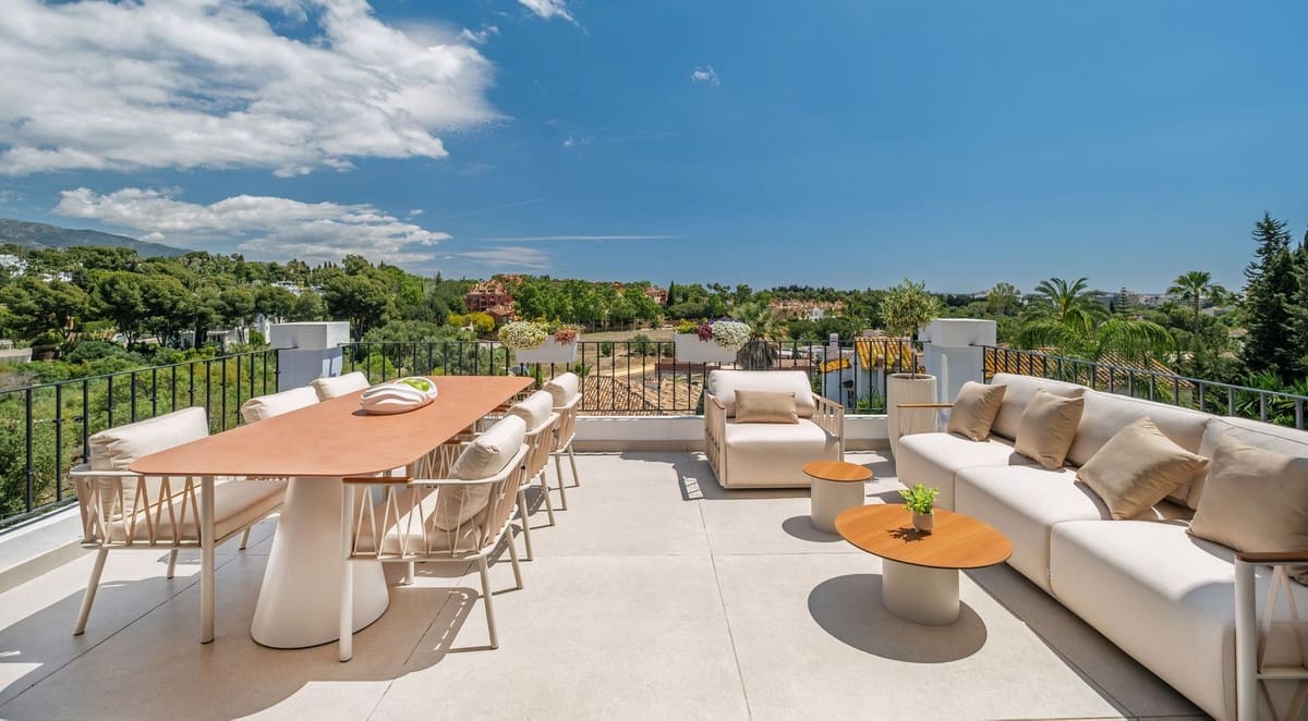 5 bedroom Penthouse for sale in Nueva Andalucia with pool - € 1,995,000 (Ref: 9509623)