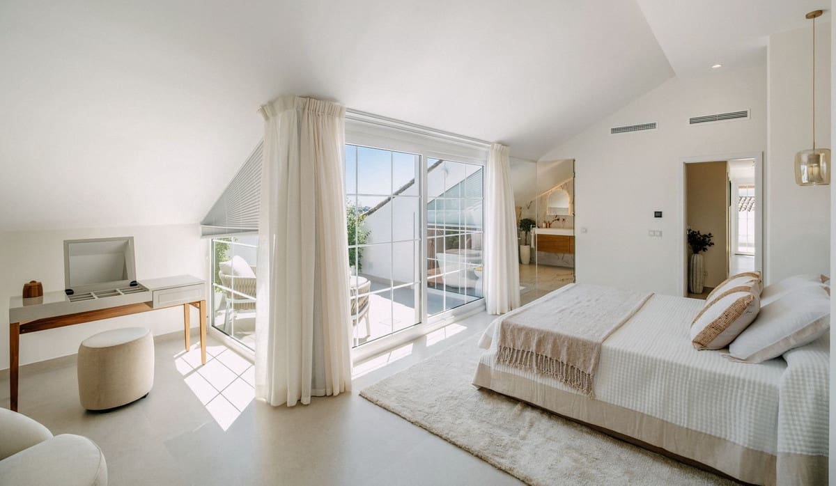 5 chambre Penthouse à vendre à Nueva Andalucia avec piscine - 1 995 000 € (Ref: 9509623)