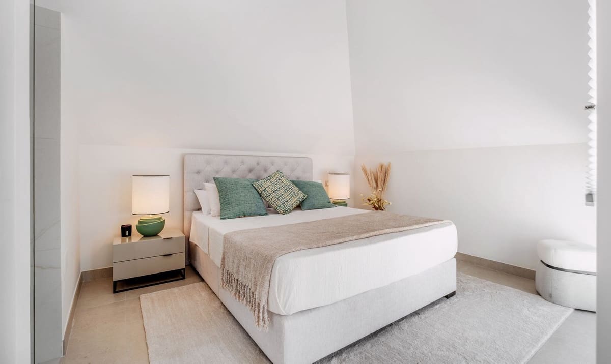 5 chambre Penthouse à vendre à Nueva Andalucia avec piscine - 1 995 000 € (Ref: 9509623)