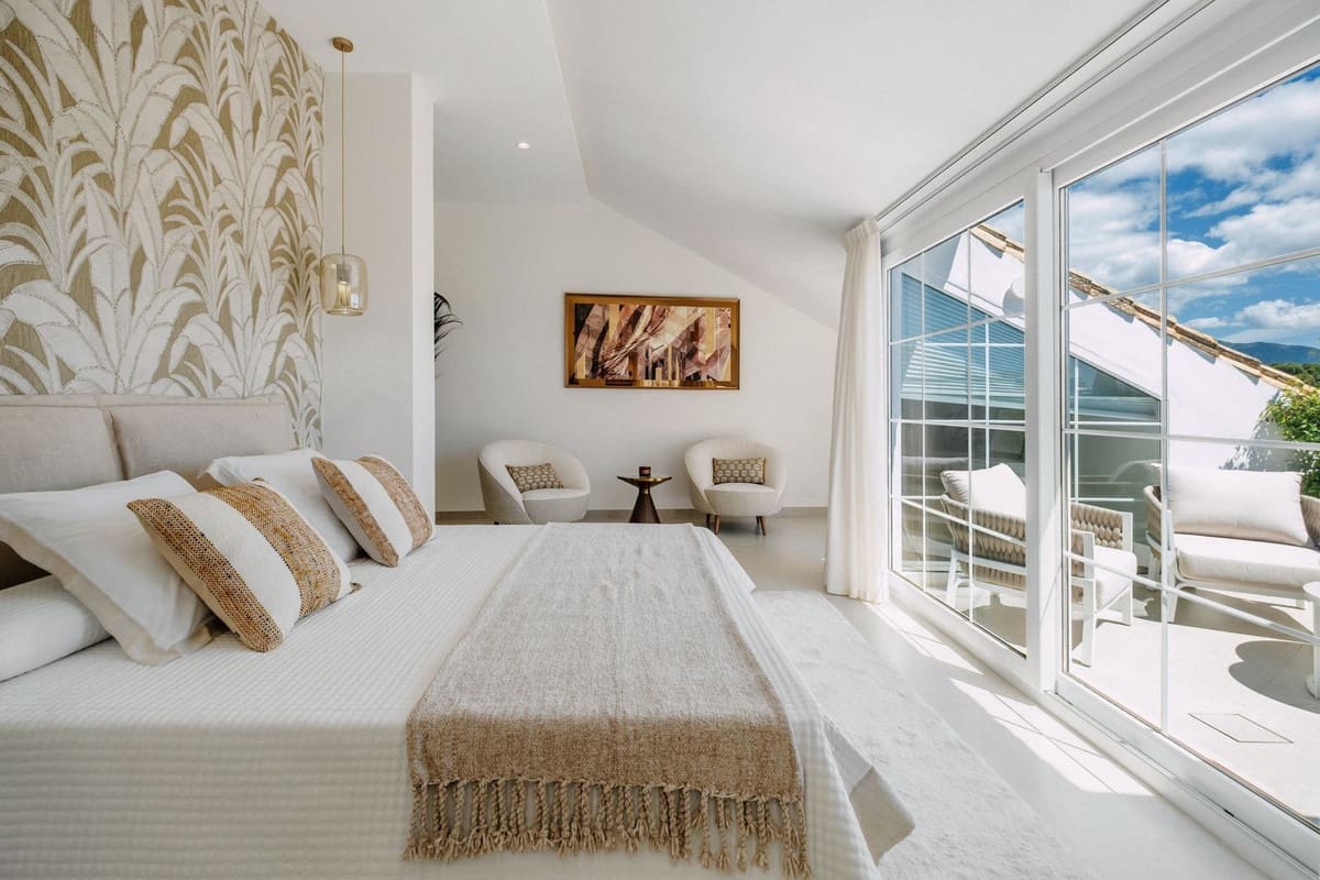 5 chambre Penthouse à vendre à Nueva Andalucia avec piscine - 1 995 000 € (Ref: 9509623)