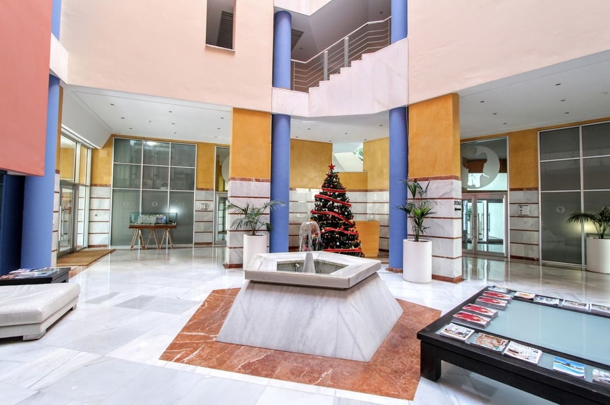 Kantoor te koop in Puerto Banus met garage - € 420.000 (Ref: 9509625)