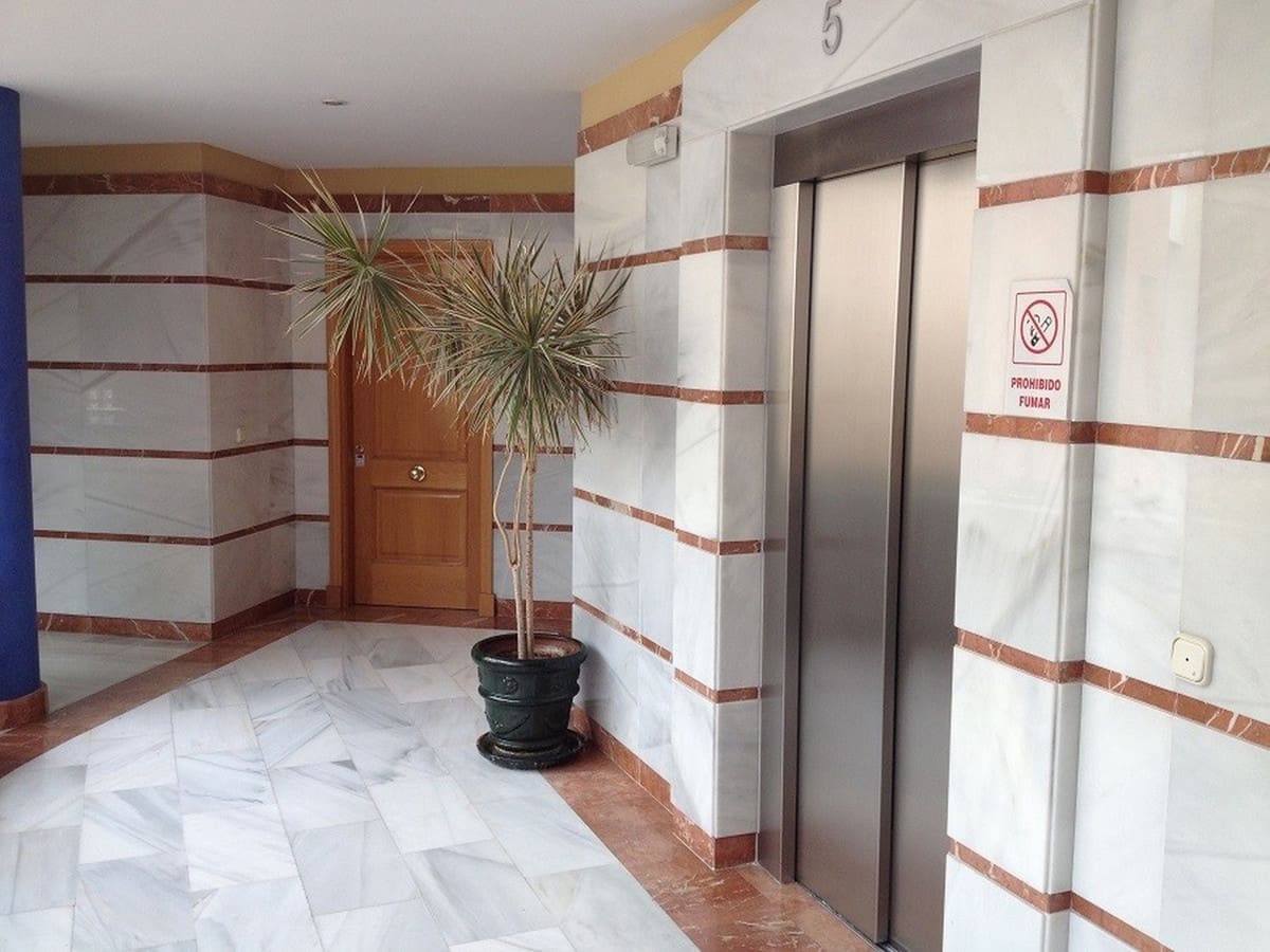 Kantoor te koop in Puerto Banus met garage - € 420.000 (Ref: 9509625)