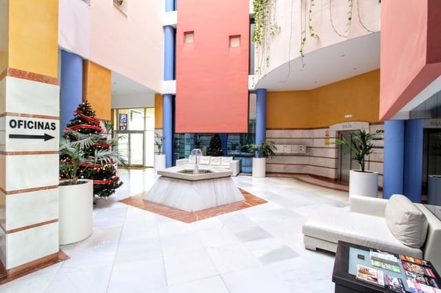 Bureau à vendre à Puerto Banus, Marbella avec garage - 420 000 € (Ref: 9509625)