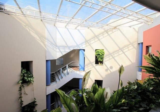 Bureau à vendre à Puerto Banus, Marbella avec garage - 420 000 € (Ref: 9509625)